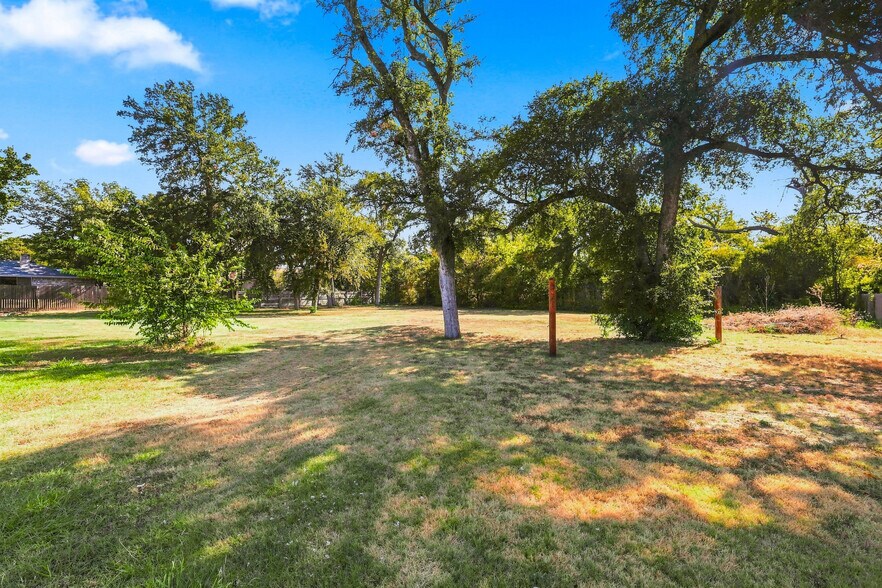More Photos Of 3508 Shawnee Trl, Fort Worth General Retail For Sale
