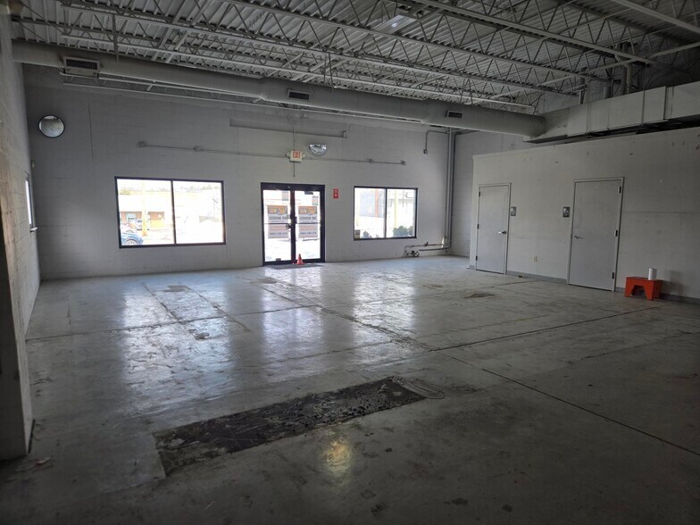 More Photos Of 5101 Crookshank Rd, Cincinnati Freestanding For Lease