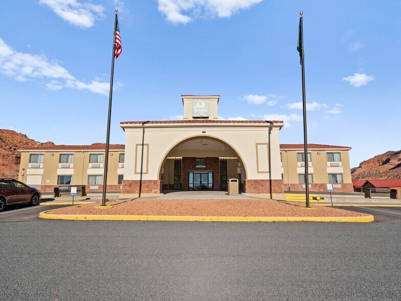 More Photos Of 815 E Hwy 89, Kanab Hotel For Sale