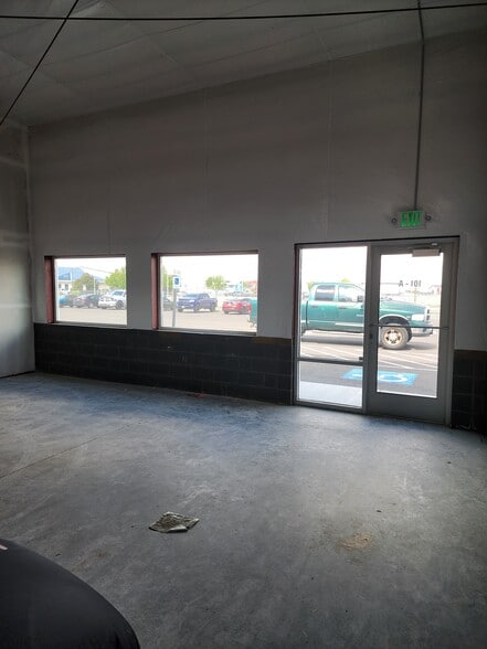 More Photos Of 2060 N Commercial Ave, Pasco Light Distribution For Lease