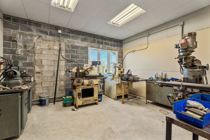 More Photos Of 934 Lackawanna Ave, Horseheads Showroom For Sale