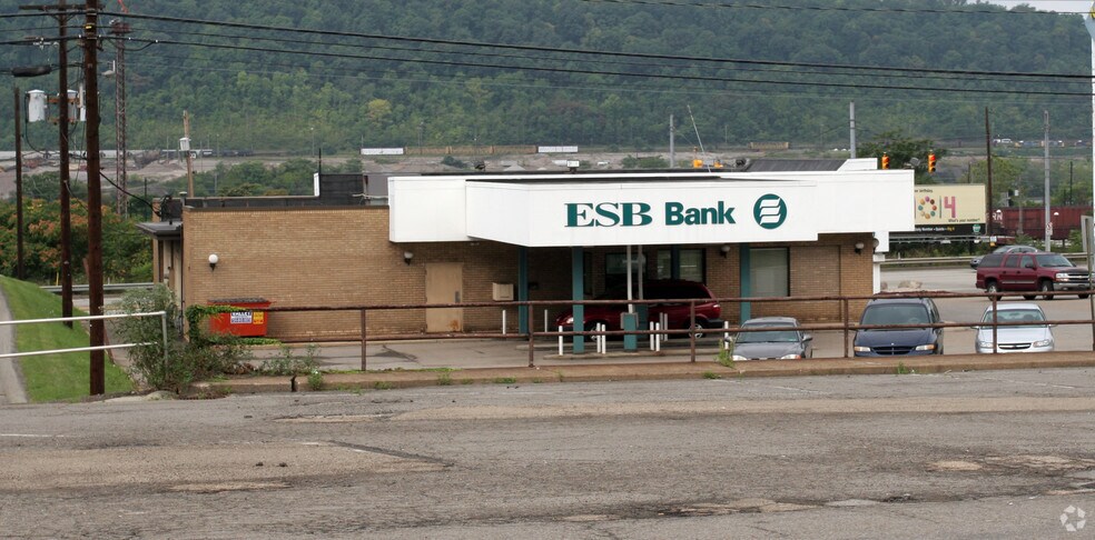 More Photos Of 1660 W State St, Baden Bank For Lease