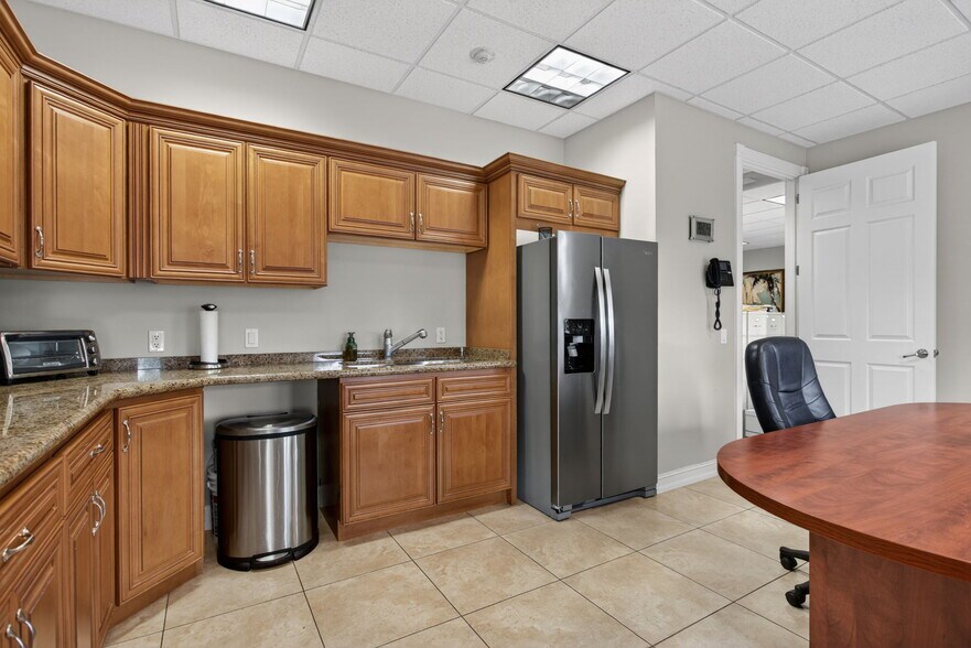 More Photos Of 5521 N University Dr, Coral Springs Office For Sale