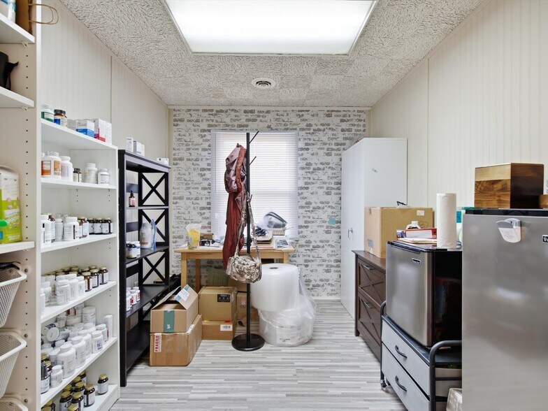 More Photos Of 35000-35008 Division Rd, Richmond Medical For Sale