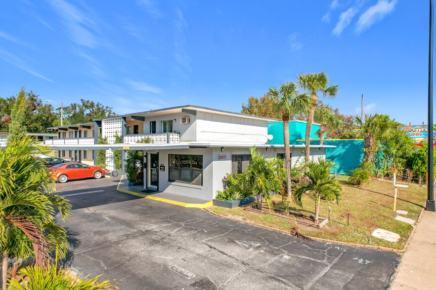 More Photos Of 307 E Vine St, Kissimmee Hotel For Sale
