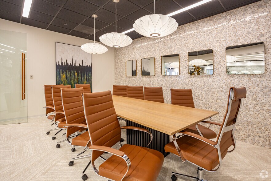 More Photos Of 24 Greenway Plz, Houston Office For Lease