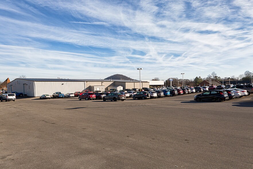 More Photos Of 207 Princeton Rd, Johnson City Auto Dealership For Sale