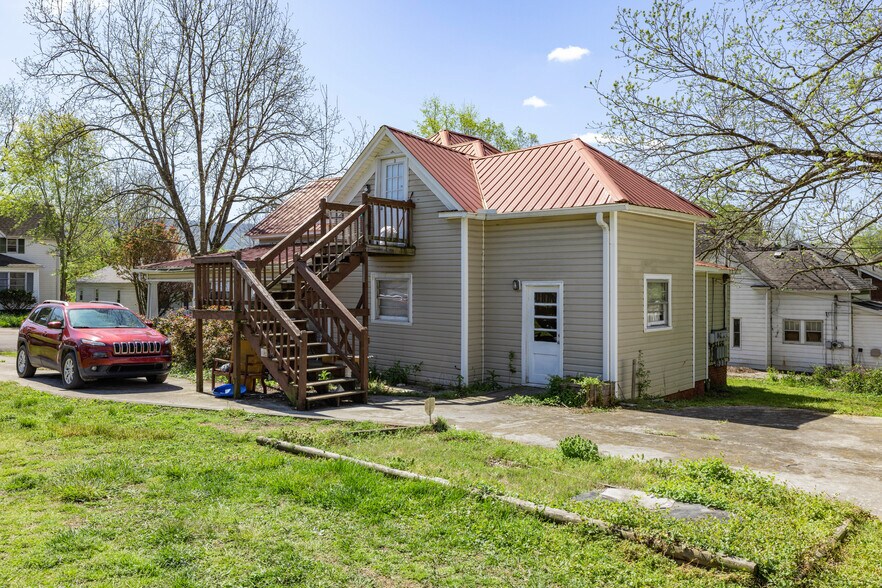 More Photos Of 714 Washington Ave, Etowah Multifamily For Sale