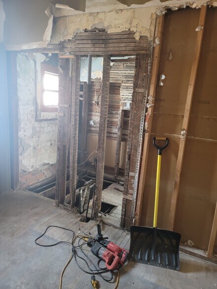 More Photos Of 411 N Salina St, Syracuse Specialty For Sale