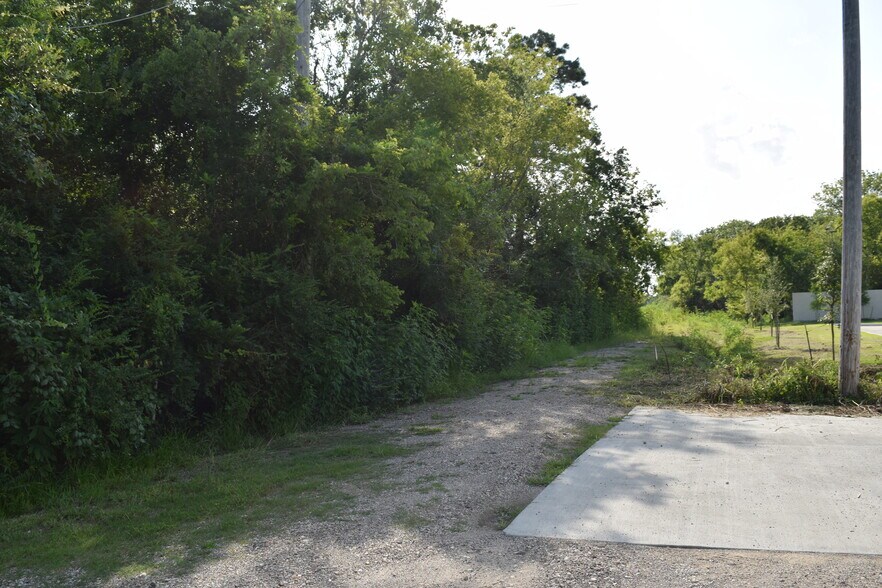 More Photos Of 2304 Old Rd, Friendswood Land For Sale