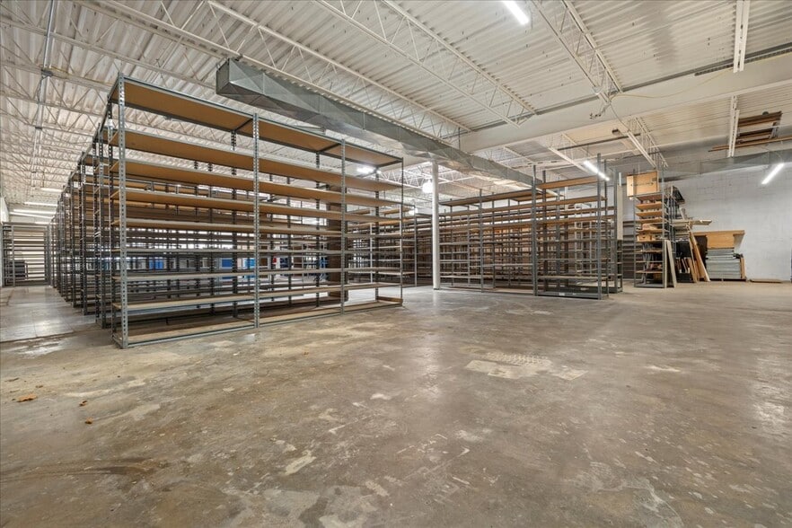 More Photos Of 516 Washington St, Ravenswood Freestanding For Sale