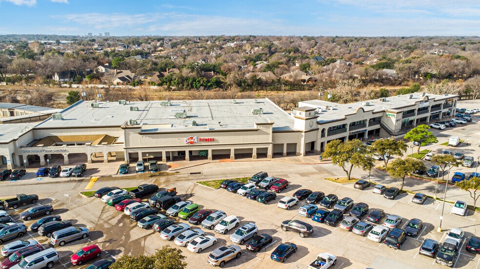 More Photos Of 11613-11617 N Central Expy, Dallas Unknown For Lease