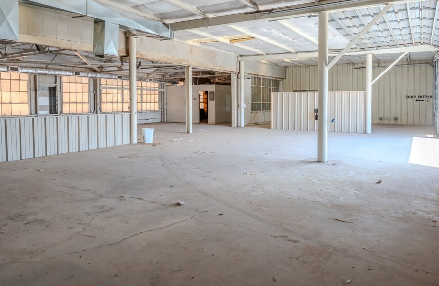 More Photos Of 6941 Commerce Ave, El Paso Warehouse For Sale