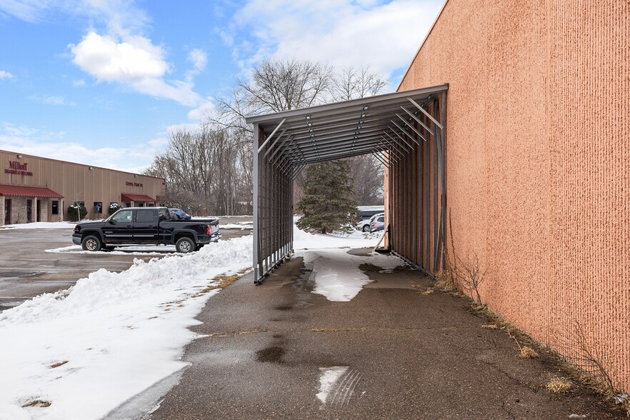 More Photos Of 2401 Highway 13 W, Burnsville Warehouse For Sale