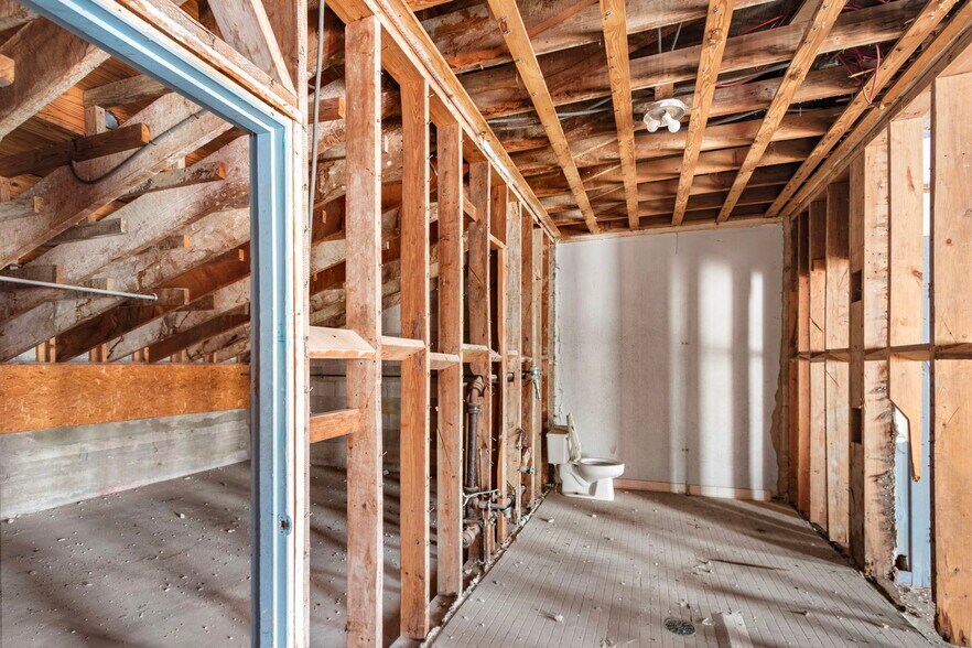 More Photos Of 719 Walnut St, Columbus Movie Theatre For Sale