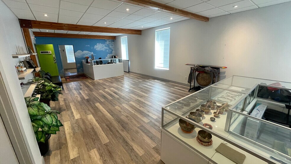 More Photos Of 478 River Av, Winnipeg Flex For Lease