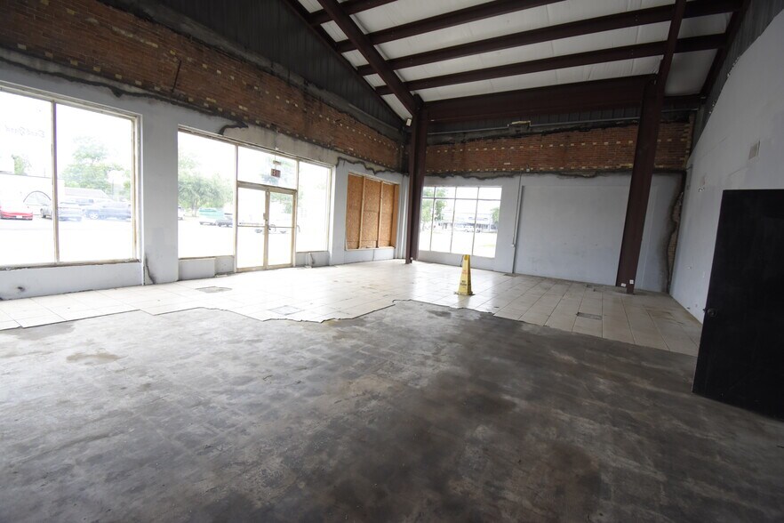 More Photos Of 621 W Main St, La Porte Warehouse For Lease