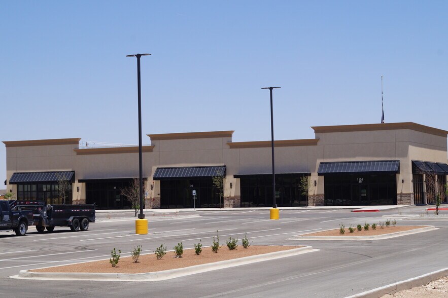 More Photos Of 1001 E 87th St, Odessa Unknown For Lease