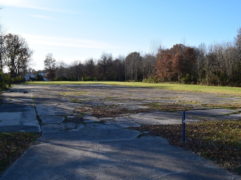 More Photos Of 600 S Camp Ave, Olney Warehouse For Sale