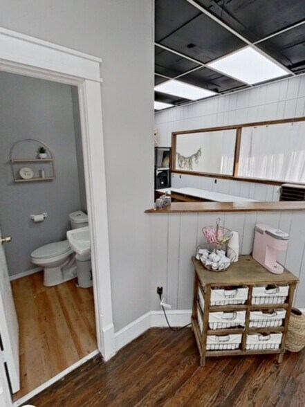 More Photos Of 200 E 14th St, Ada Loft Creative Space For Lease