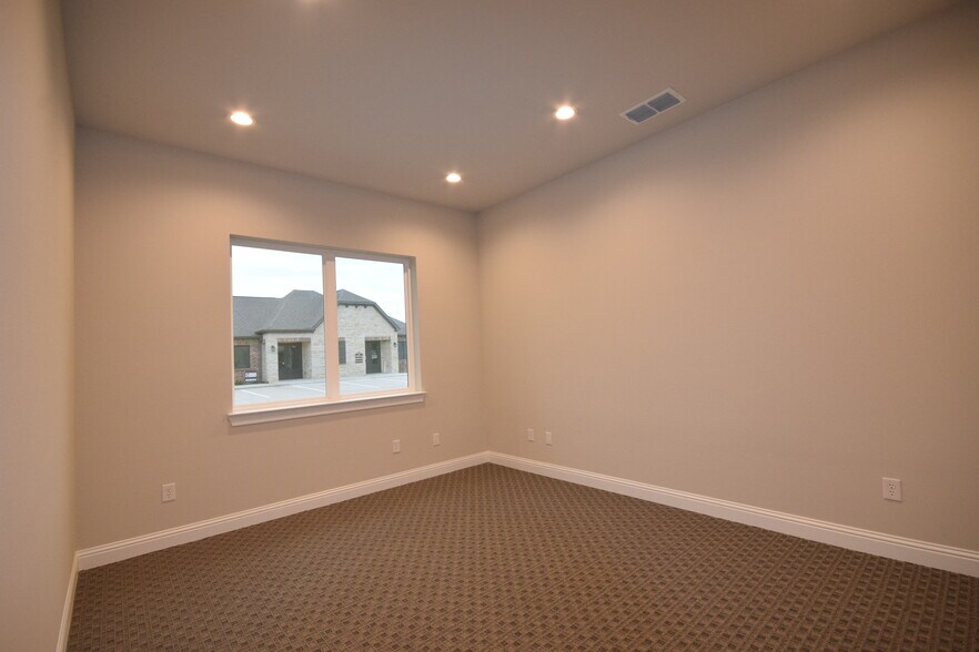 More Photos Of 2601 Little Elm Parkway, Little Elm Office For Sale