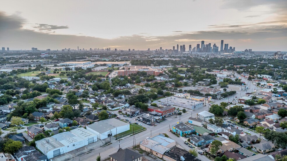More Photos Of 1406-1420 Telephone Rd, Houston Showroom For Lease