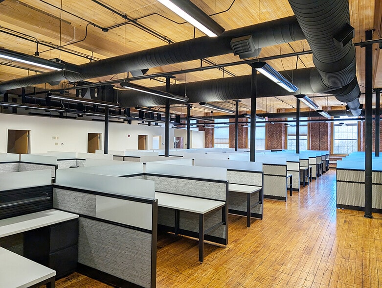 More Photos Of 670 N Commercial St, Manchester Apartments For Lease