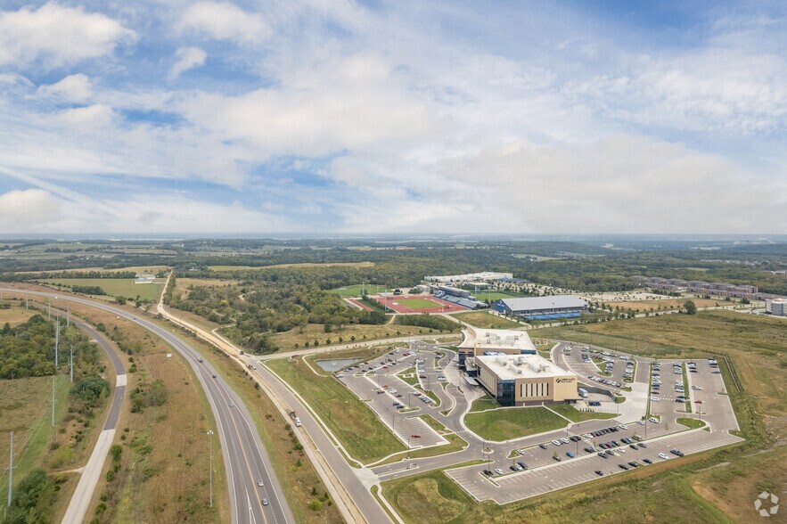 More Photos Of 6265 Rock Chalk Dr, Lawrence Medical For Lease