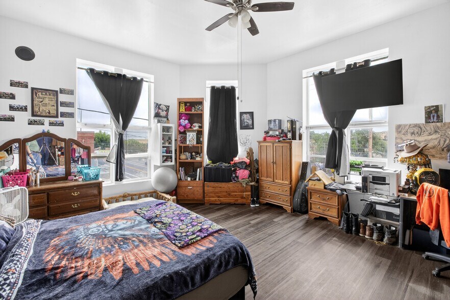 More Photos Of 100 Main St, Moro Specialty For Sale