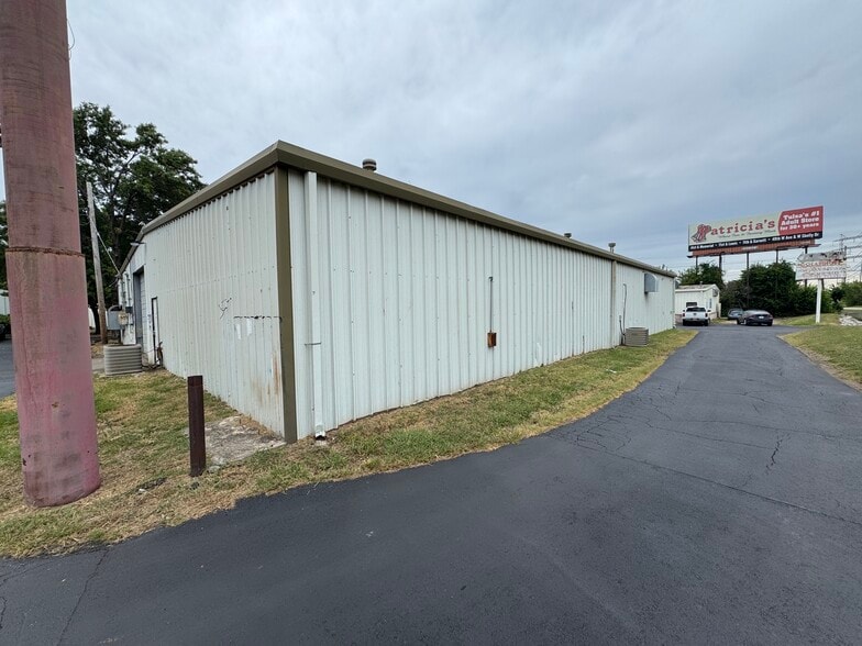 More Photos Of 6547 E Skelly Dr, Tulsa Unknown For Lease