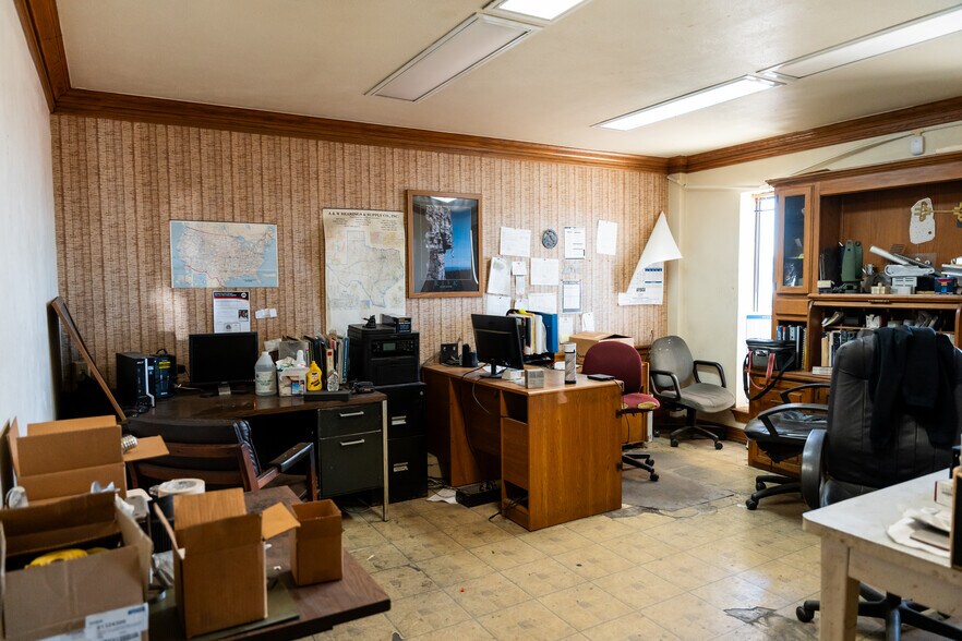 More Photos Of 1630 N Interstate 35 E, Lancaster Flex For Sale