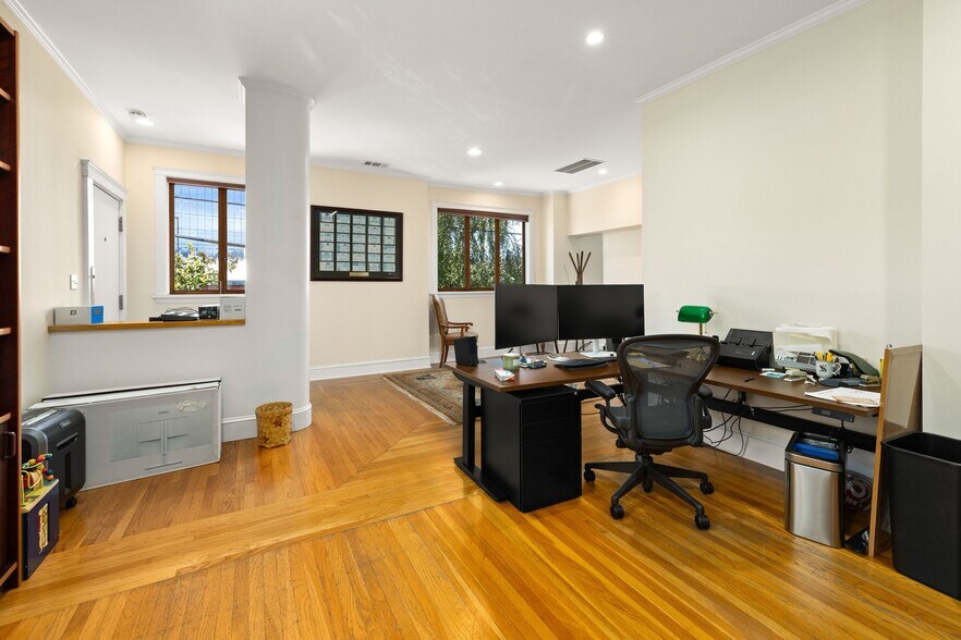 More Photos Of 5500 Doyle St, Emeryville Office For Sale