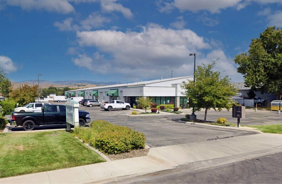 Primary Photo Of 5220 N Sawyer Ave, Garden City Warehouse For Lease