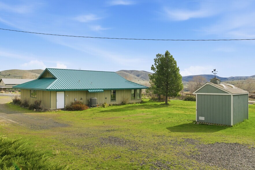 More Photos Of 615 Timber Ln, Maupin Office For Sale