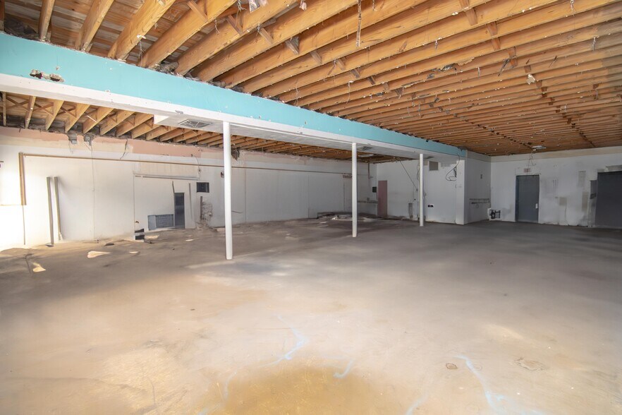 More Photos Of 2300 Dr Martin Luther King Jr St S, Saint Petersburg Freestanding For Lease