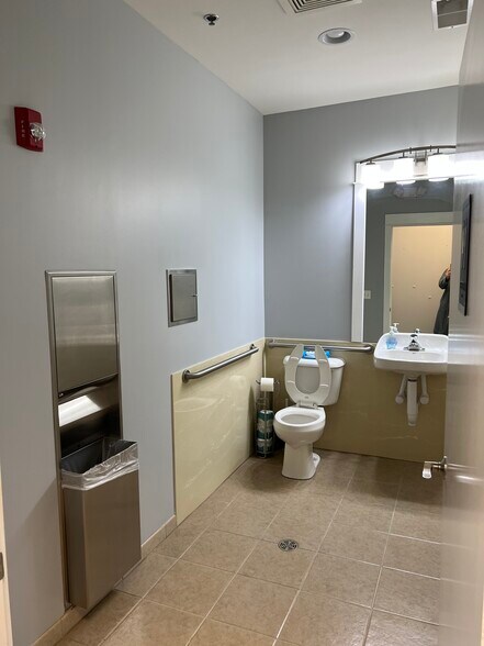 More Photos Of 2172 Blackberry Dr, Geneva Medical For Sale