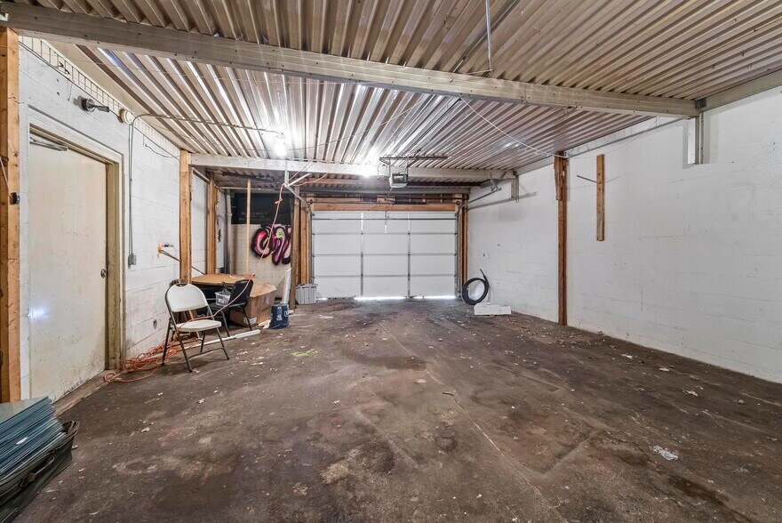 More Photos Of 909-911 Milton Rd, Alton Flex For Sale