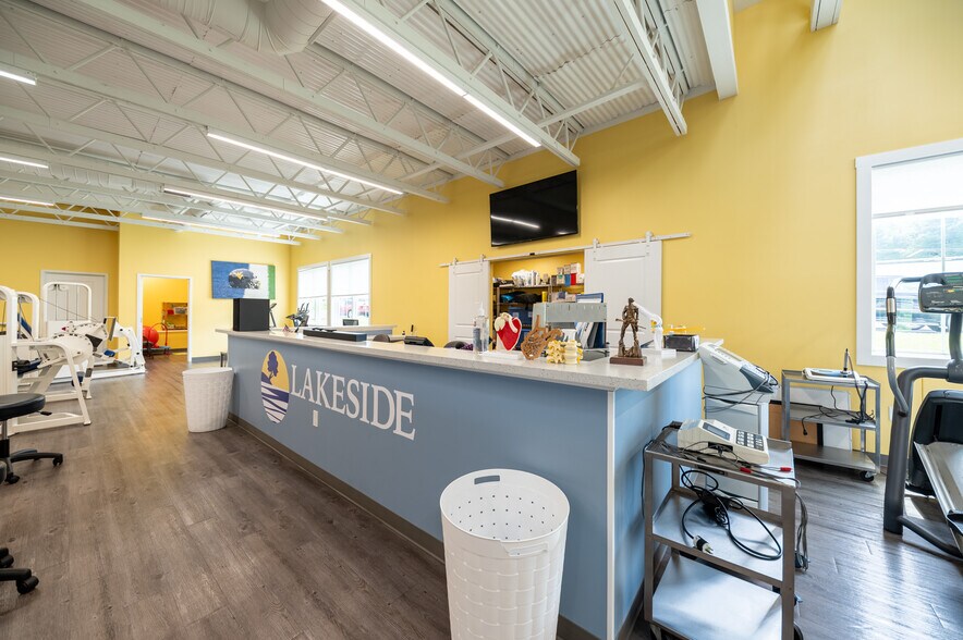 More Photos Of 74 Erin Dr, Morgantown Office For Sale