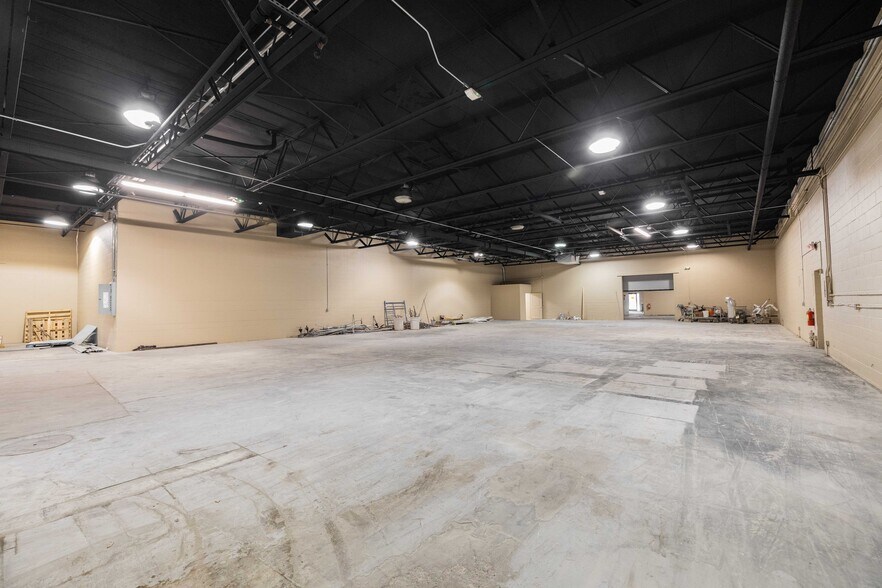 More Photos Of 29330-29350 Stephenson Hwy, Madison Heights Warehouse For Lease