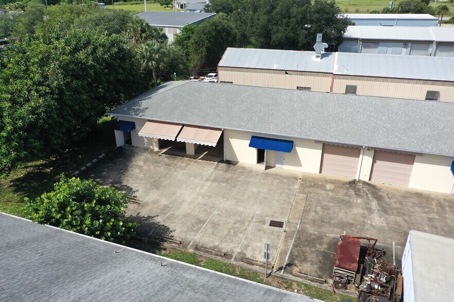 More Photos Of 637 2nd Ln, Vero Beach Flex For Sale