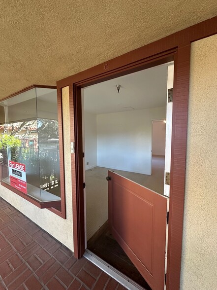 More Photos Of San Carlos St, Carmel Storefront For Lease