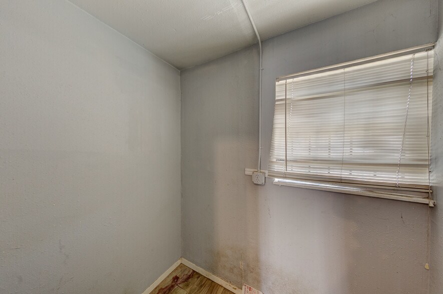 More Photos Of 8002-8004 Homestead, Houston Freestanding For Sale