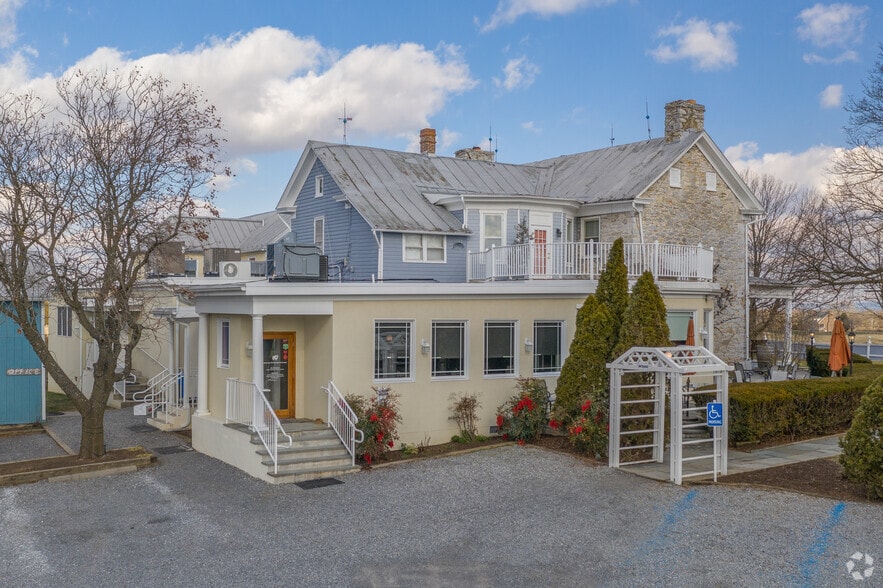 More Photos Of 13630 Lord Fairfax Hwy, Boyce Hospitality For Sale