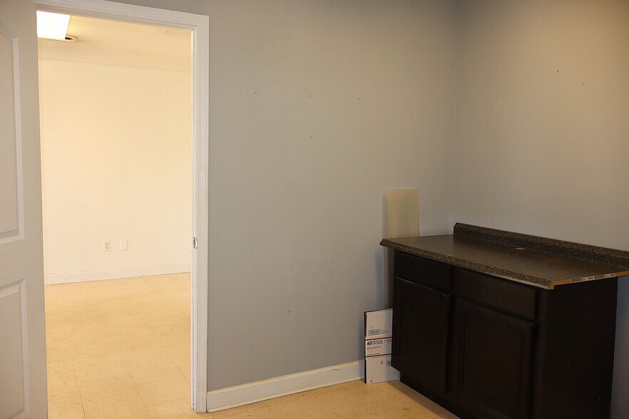 More Photos Of 501 Plaza Dr, Enterprise Storefront Retail Office For Sale