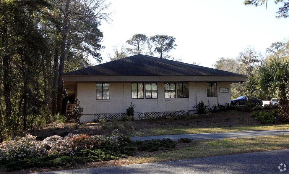 More Photos Of 21 New Orleans Rd, Hilton Head Island Office For Sale