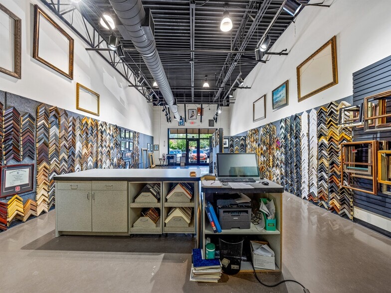 More Photos Of 1829 Hendersonville Rd, Asheville Unknown For Lease