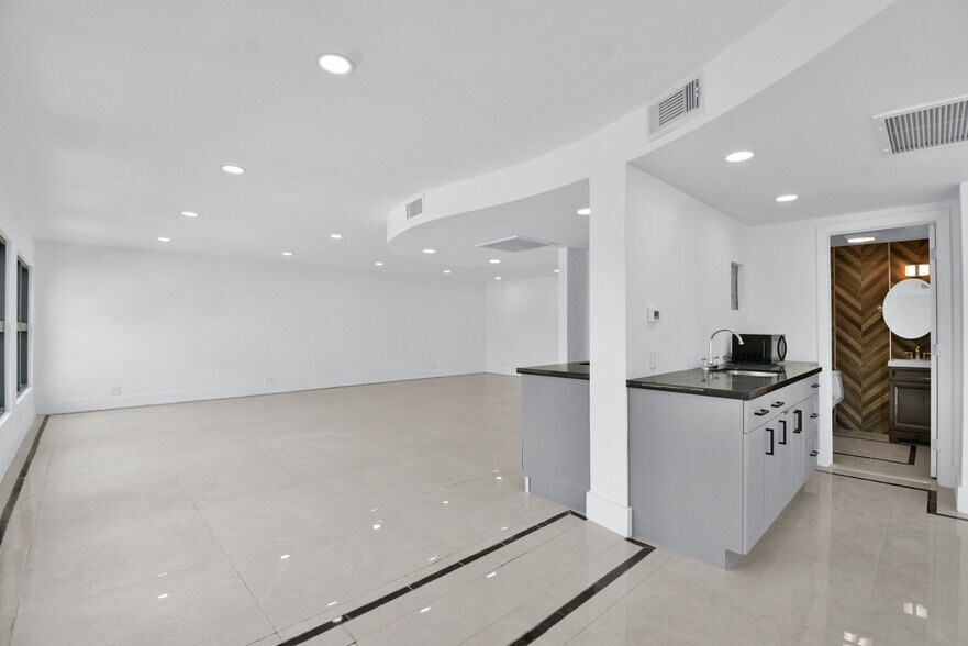 More Photos Of 2990 Griffin Rd, Fort Lauderdale Storefront Retail Office For Sale