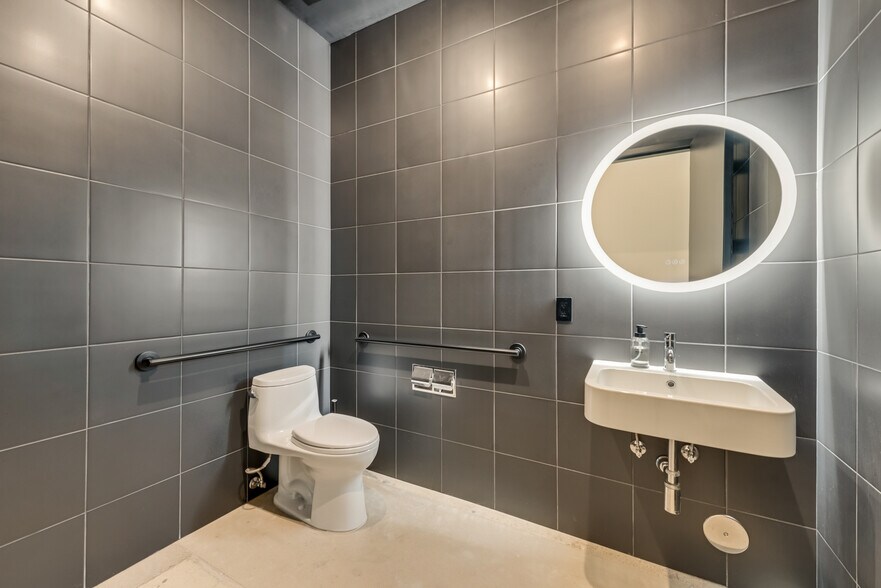 More Photos Of 1380 River Bend Dr, Dallas Office For Sale