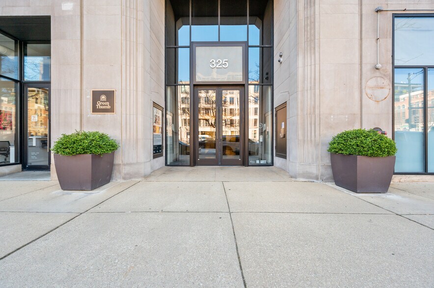 More Photos Of 325 W Huron St, Chicago Loft Creative Space For Lease