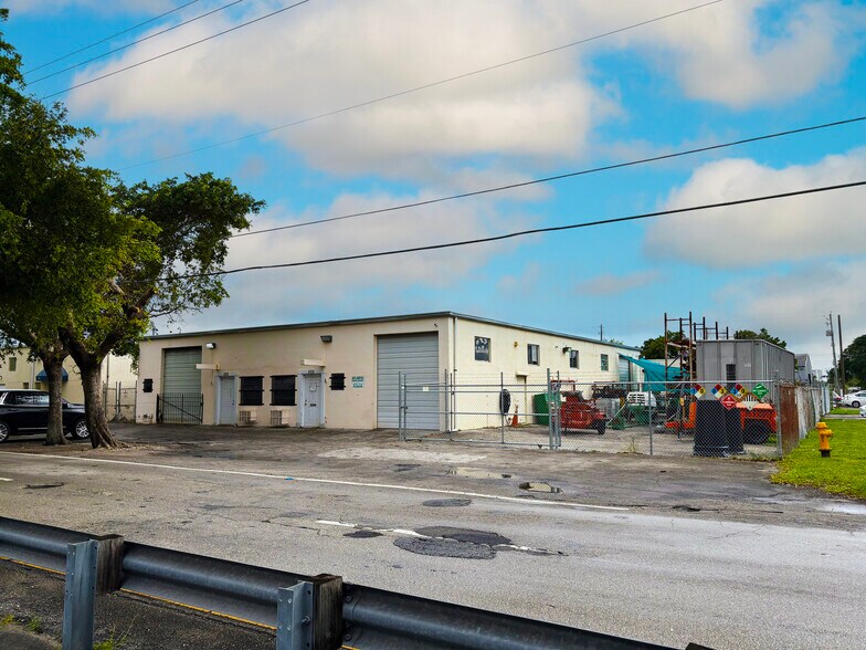 Primary Photo Of 500 NE 1st Ave, Hallandale Manufacturing For Sale